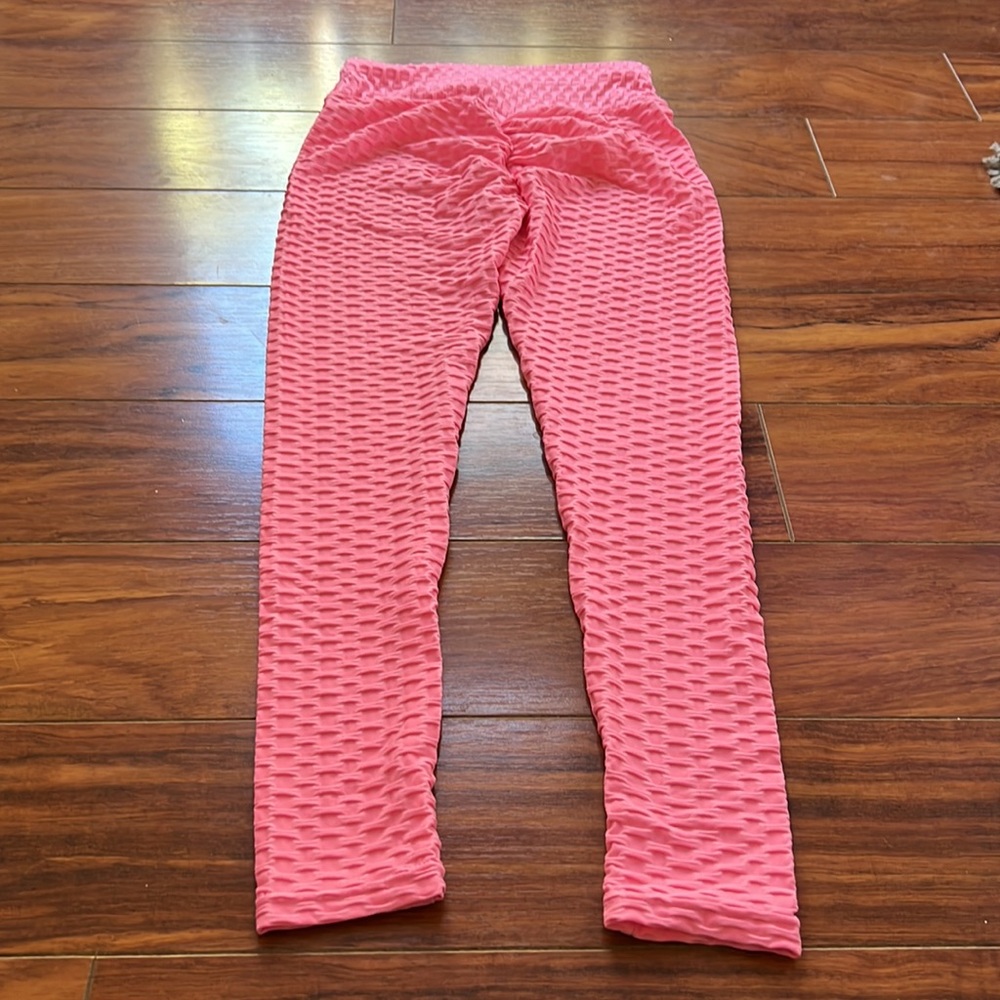Pretty cotton candy pink leggings with scrunchie booty. - Picture 3 of 5